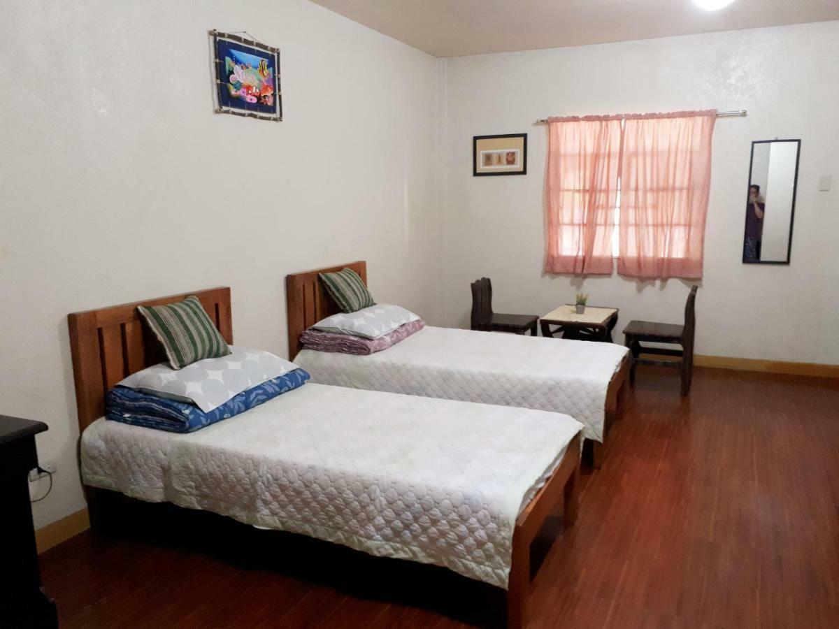 Minine Guesthouse Silang Exterior foto