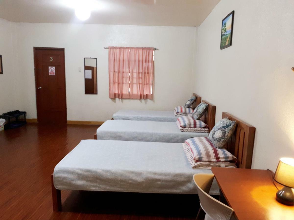 Minine Guesthouse Silang Exterior foto