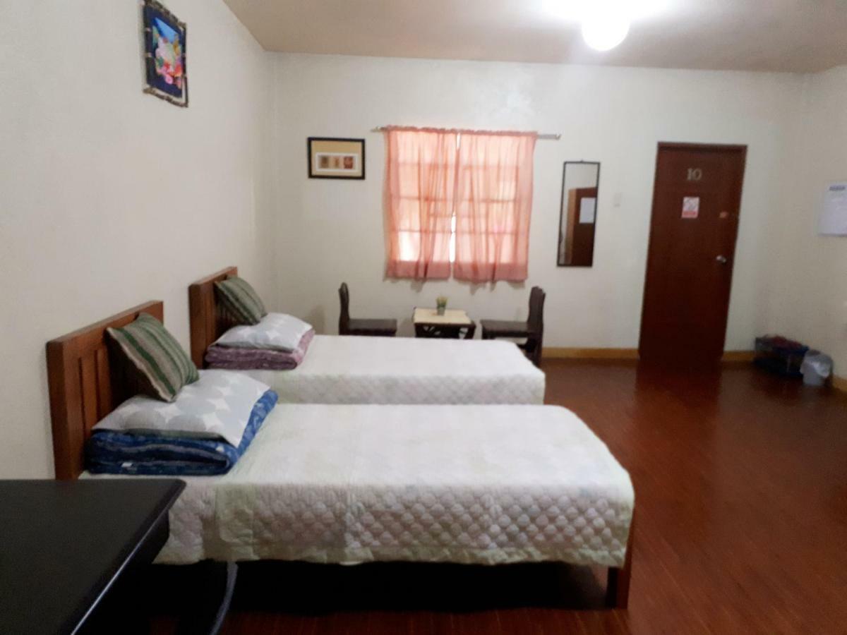 Minine Guesthouse Silang Exterior foto