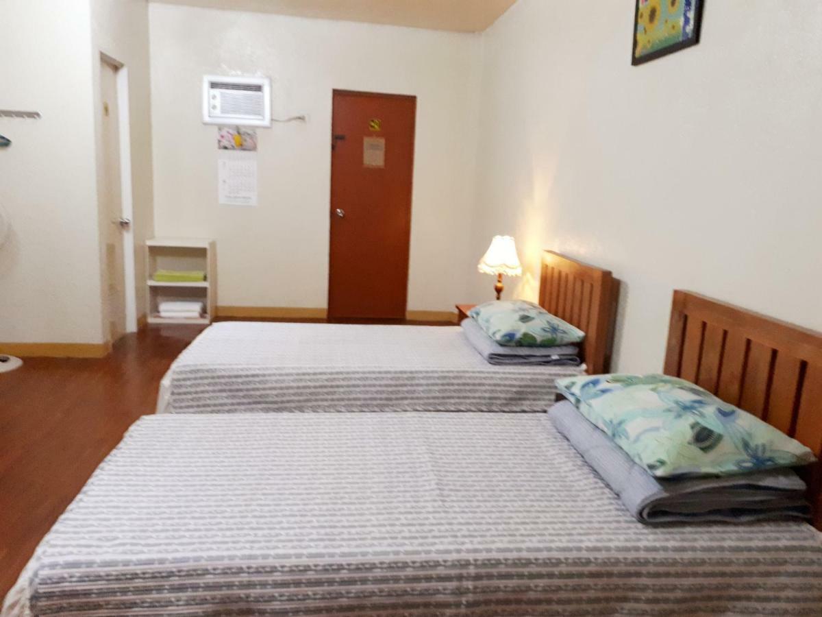 Minine Guesthouse Silang Exterior foto