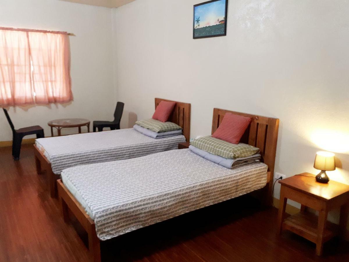 Minine Guesthouse Silang Exterior foto